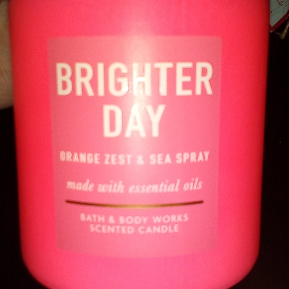 New! Bath and Body Works candle - Picture 3 of 5